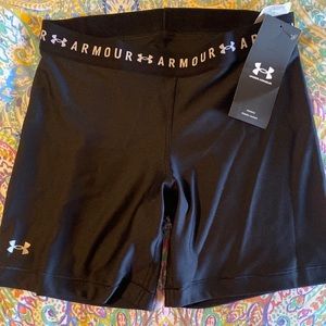 NWT Under Armour bike shorts size medium